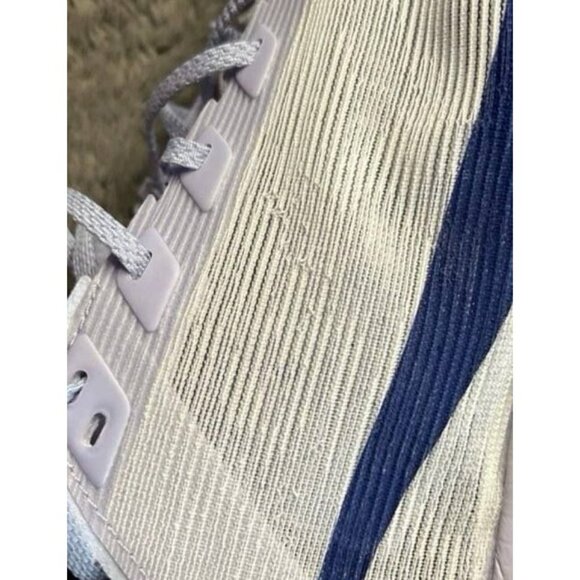 Athletic_Shoes